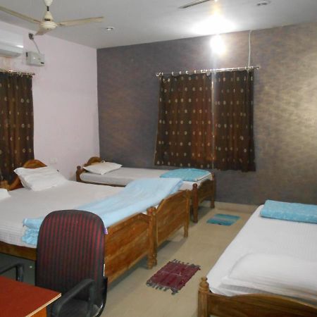 Wekare Guest House Μπουμπάνεσβαρ Εξωτερικό φωτογραφία