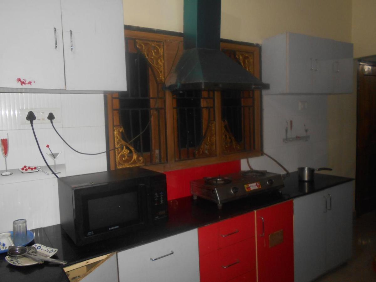 Wekare Guest House Μπουμπάνεσβαρ Εξωτερικό φωτογραφία