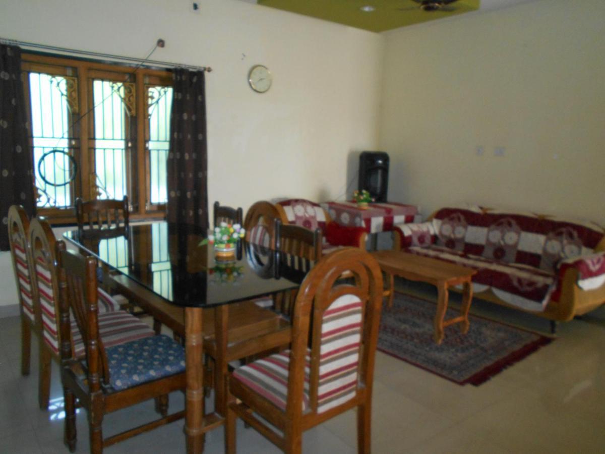 Wekare Guest House Μπουμπάνεσβαρ Εξωτερικό φωτογραφία
